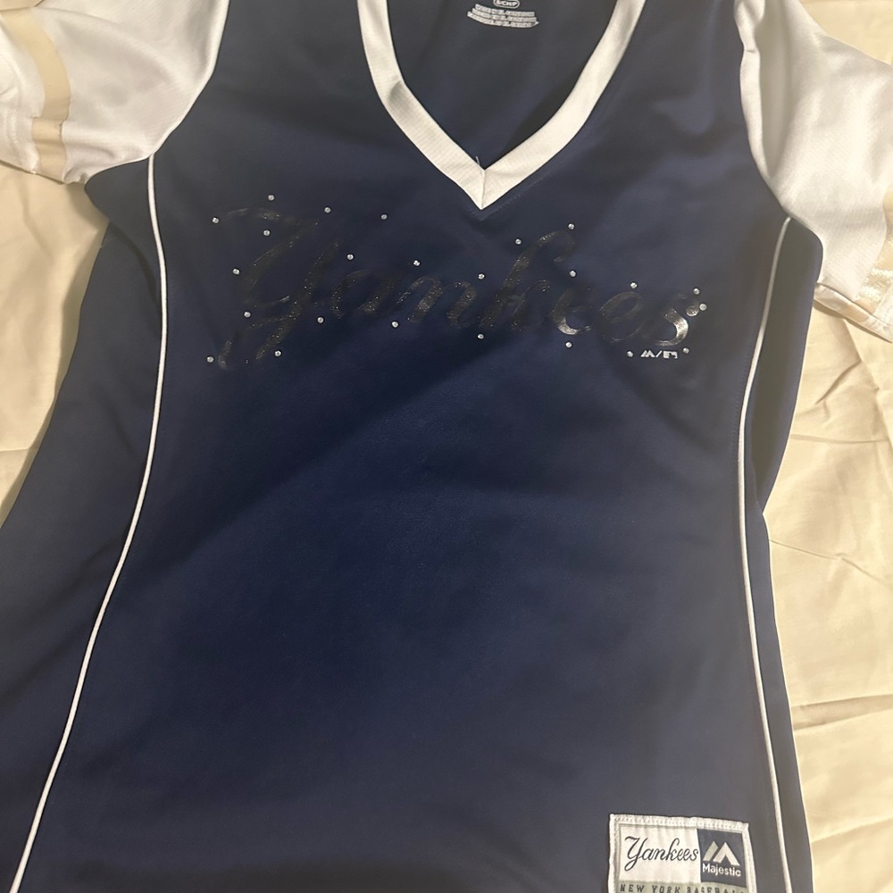 Small size Yankees girl shirt